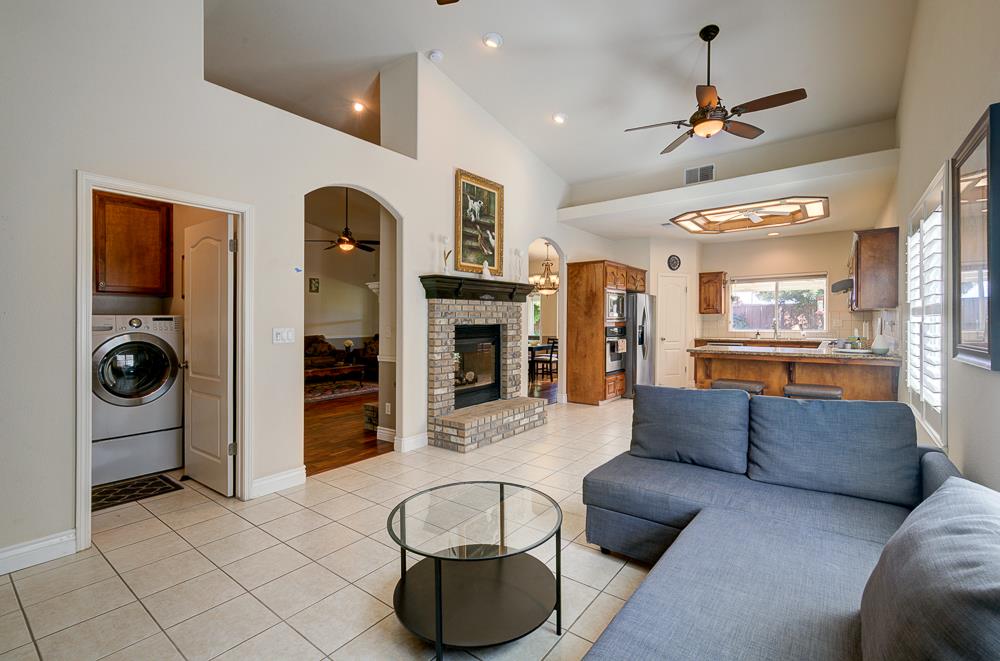 8894 N Winery Ave, Fresno, CA 93720