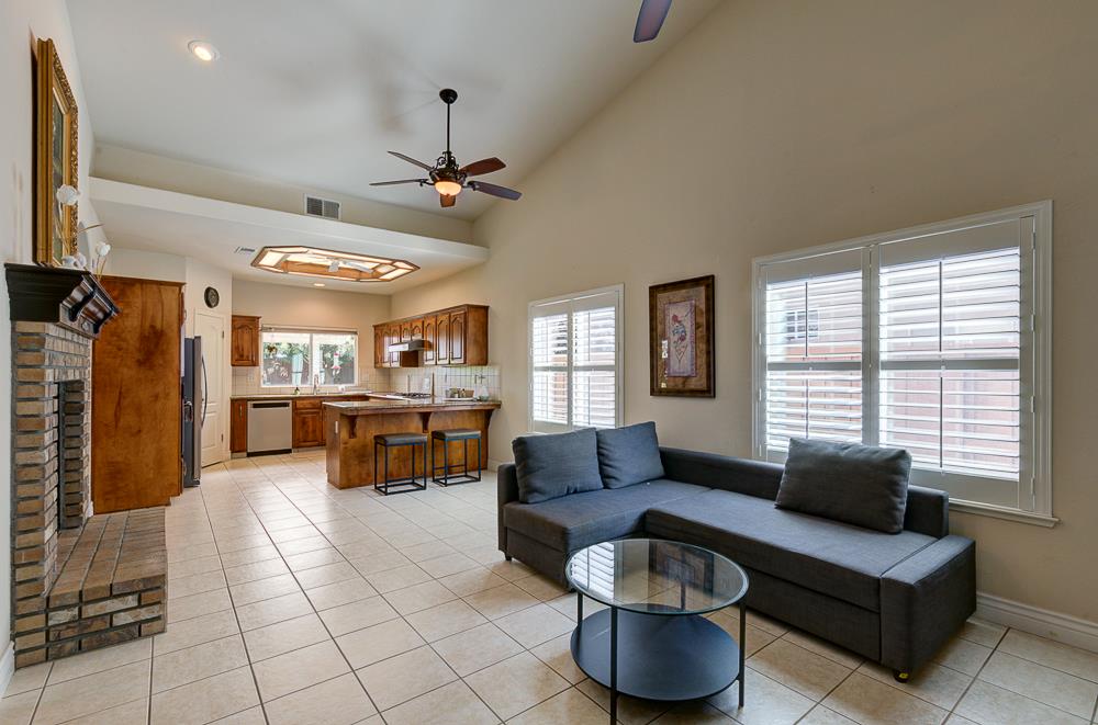 8894 N Winery Ave, Fresno, CA 93720