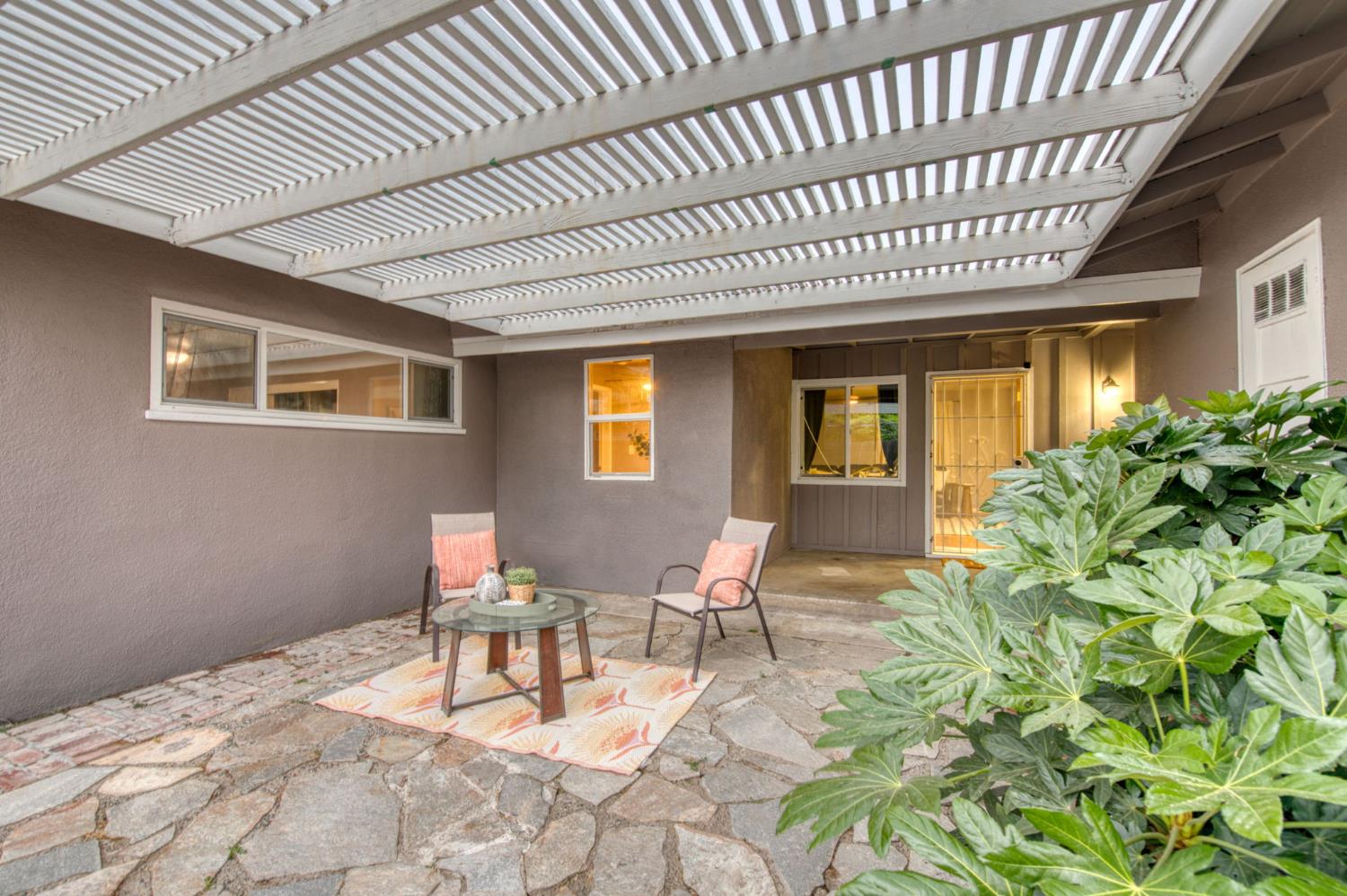 824 W Clinton Ave, Fresno, CA 93705