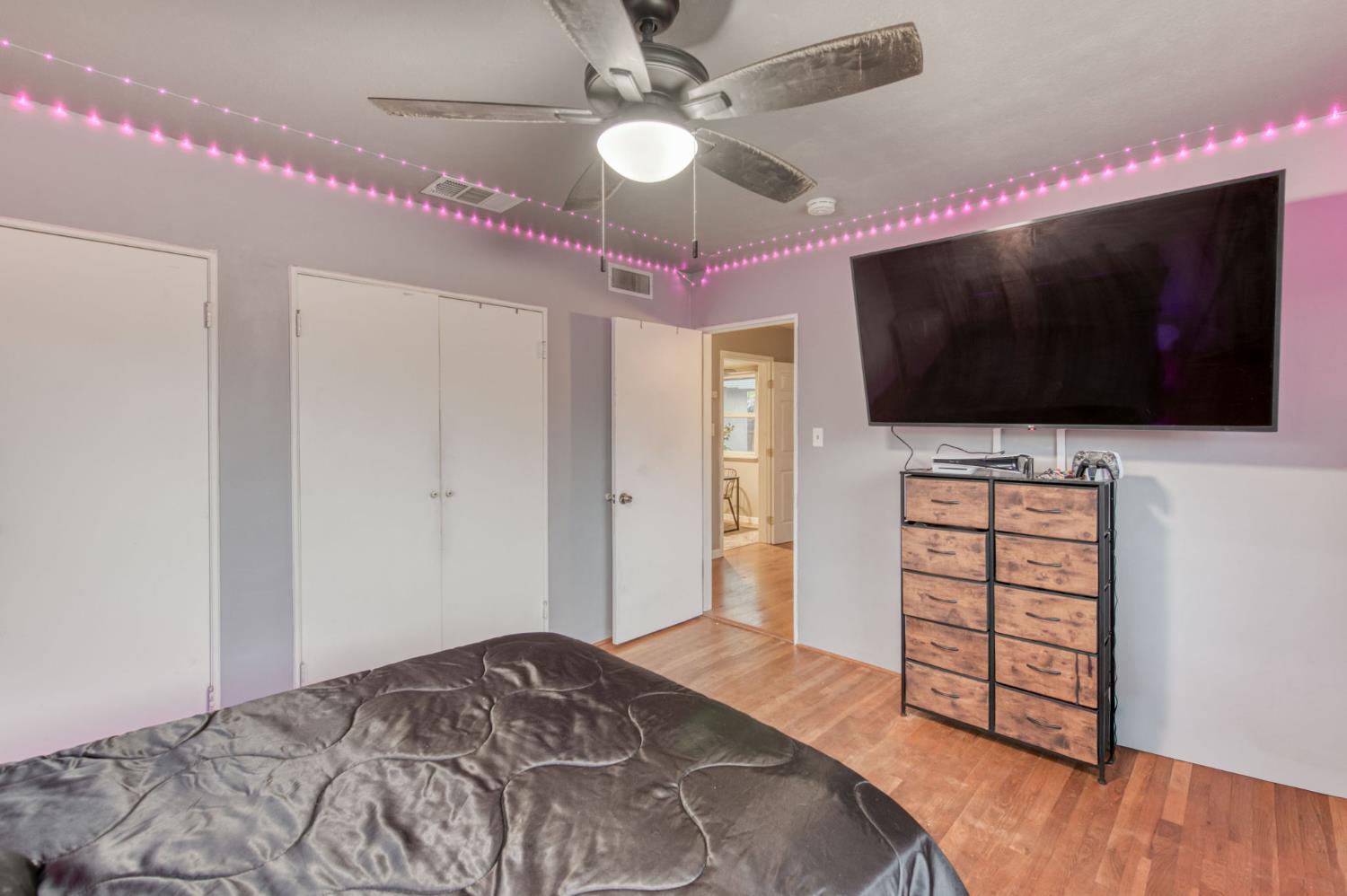 824 W Clinton Ave, Fresno, CA 93705