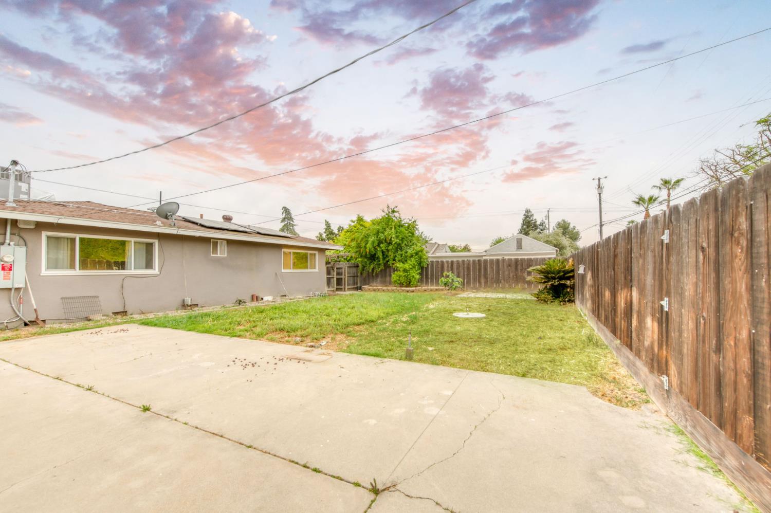 824 W Clinton Ave, Fresno, CA 93705