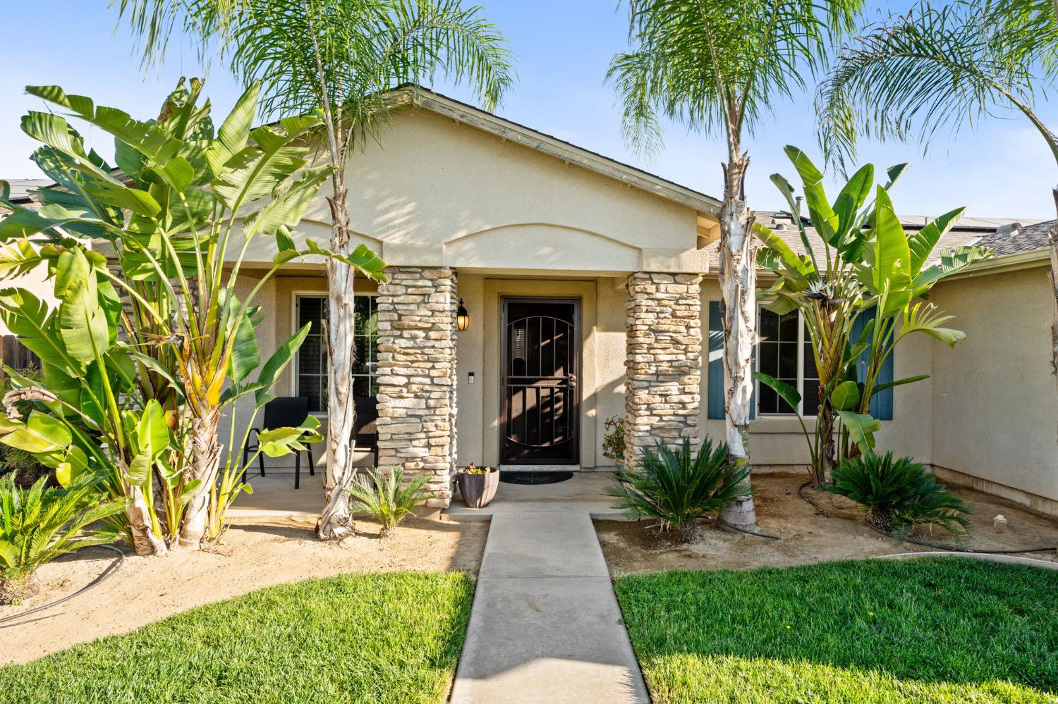 5219 E Garrett Ave, Fresno, CA 93725