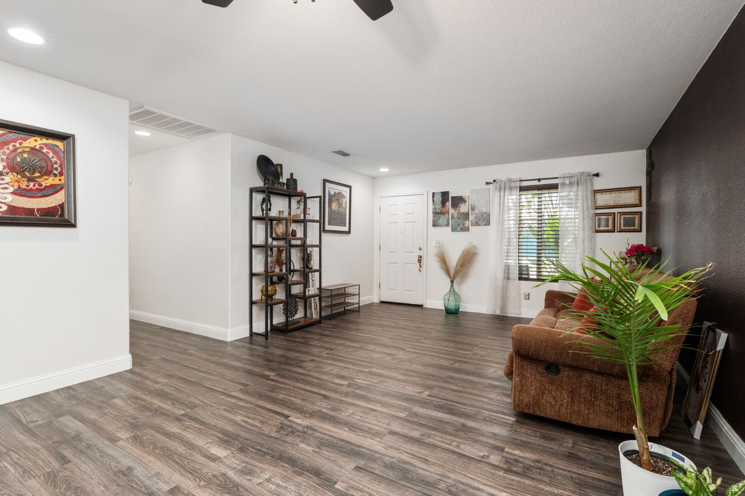 5219 E Garrett Ave, Fresno, CA 93725