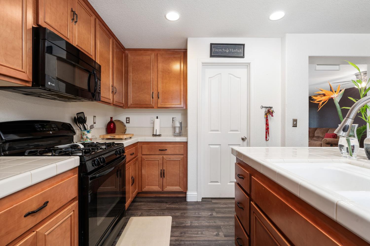 5219 E Garrett Ave, Fresno, CA 93725