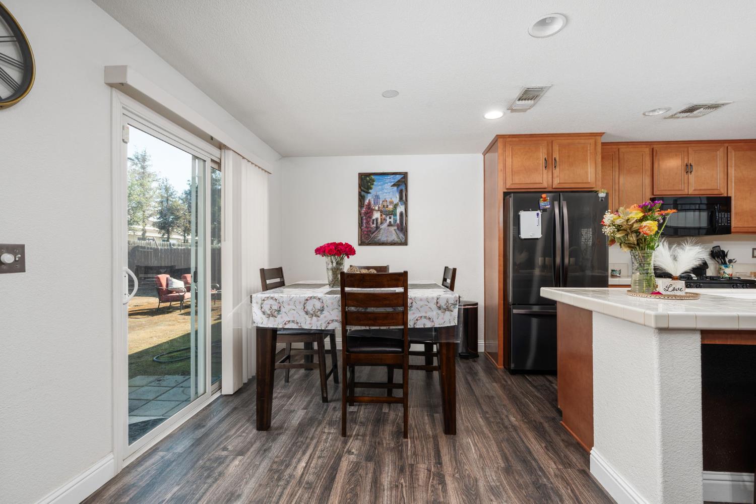 5219 E Garrett Ave, Fresno, CA 93725