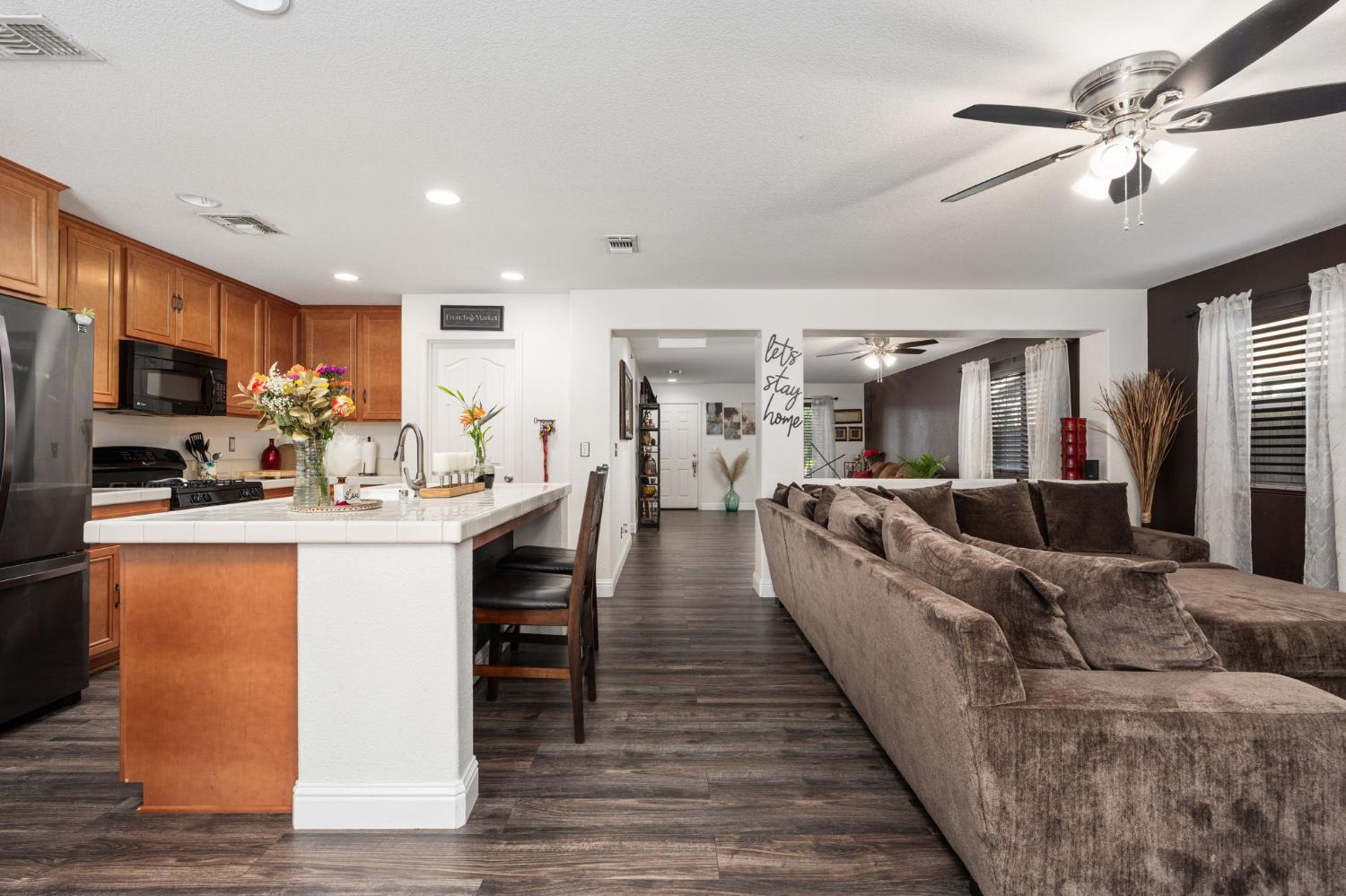 5219 E Garrett Ave, Fresno, CA 93725