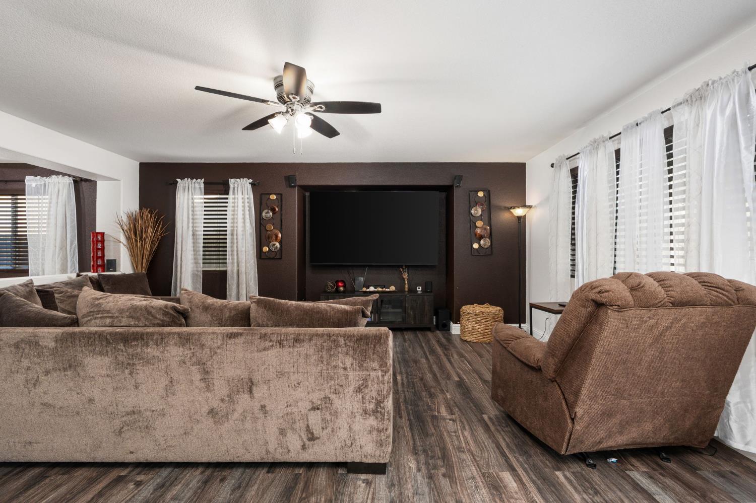 5219 E Garrett Ave, Fresno, CA 93725