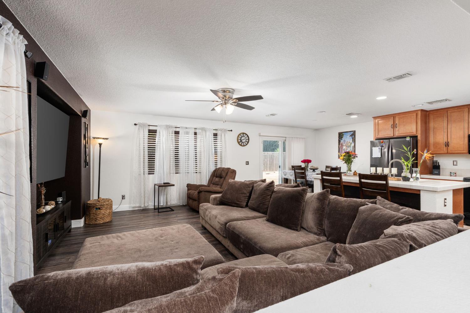 5219 E Garrett Ave, Fresno, CA 93725