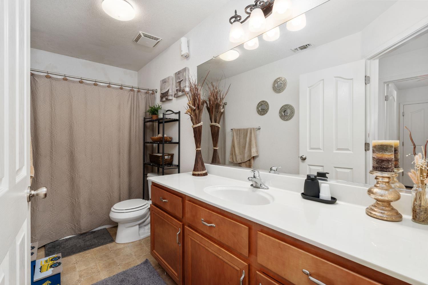 5219 E Garrett Ave, Fresno, CA 93725