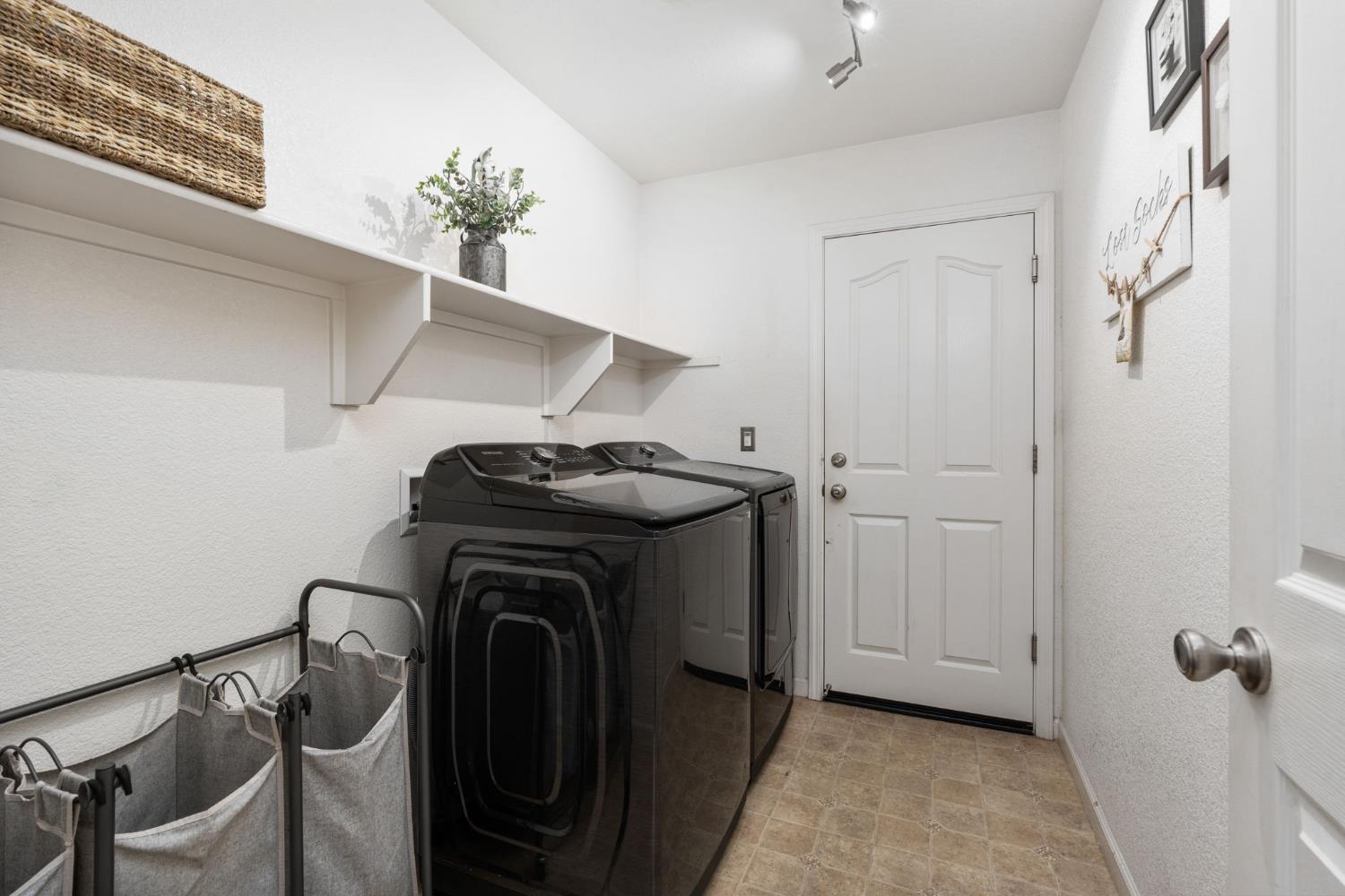 5219 E Garrett Ave, Fresno, CA 93725