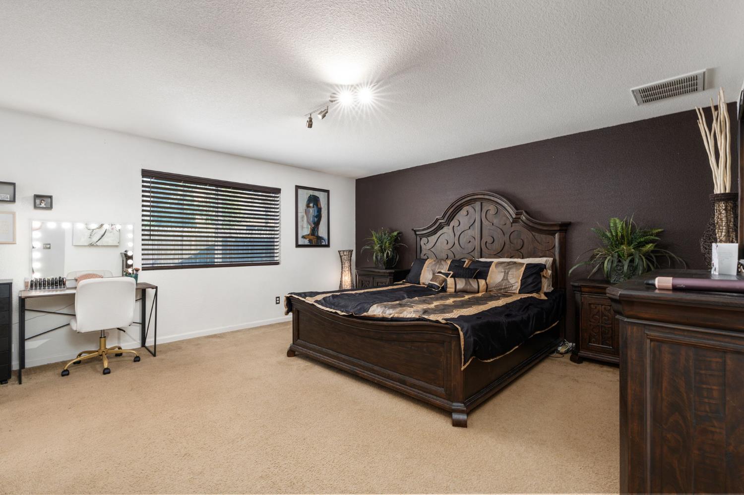 5219 E Garrett Ave, Fresno, CA 93725