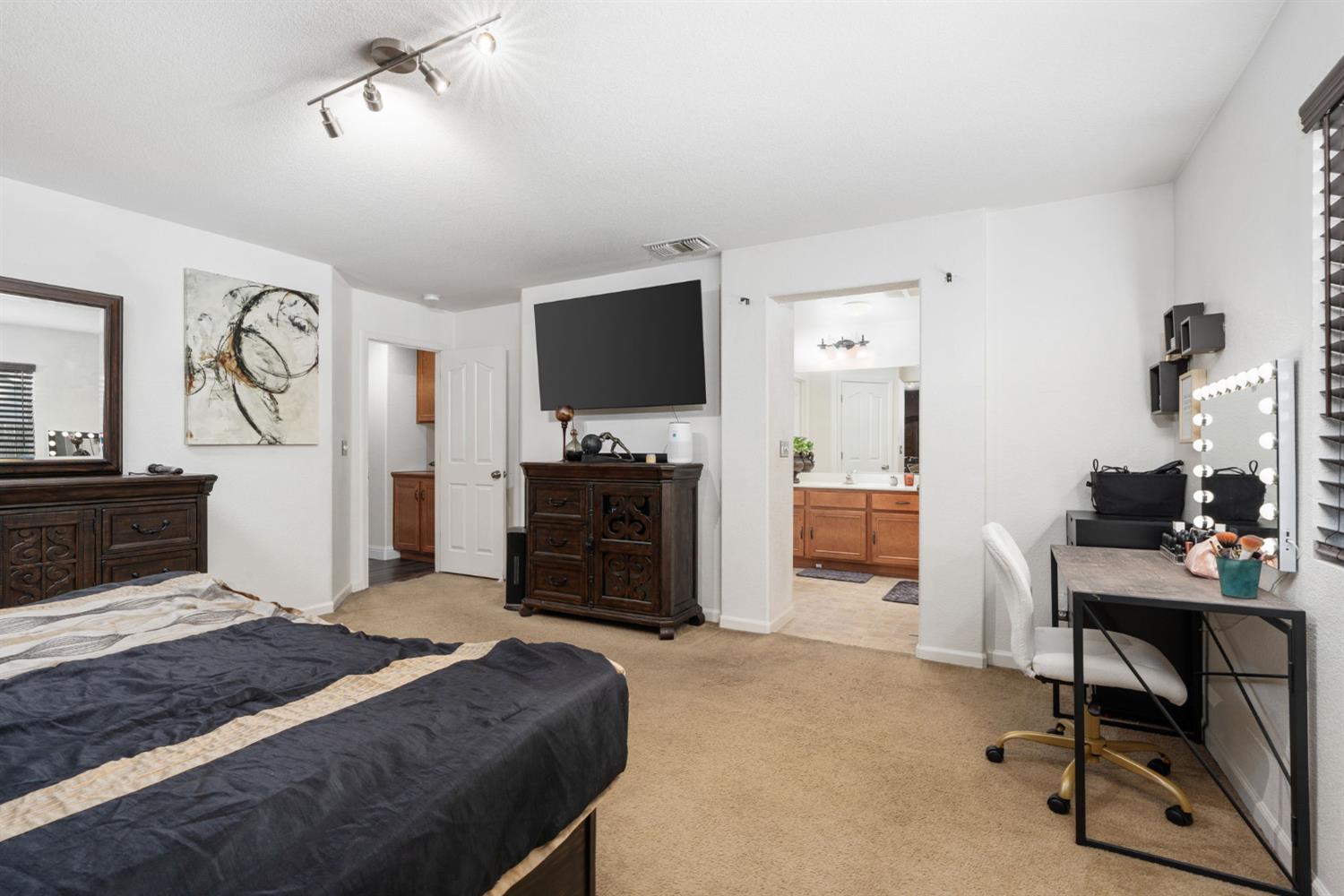 5219 E Garrett Ave, Fresno, CA 93725