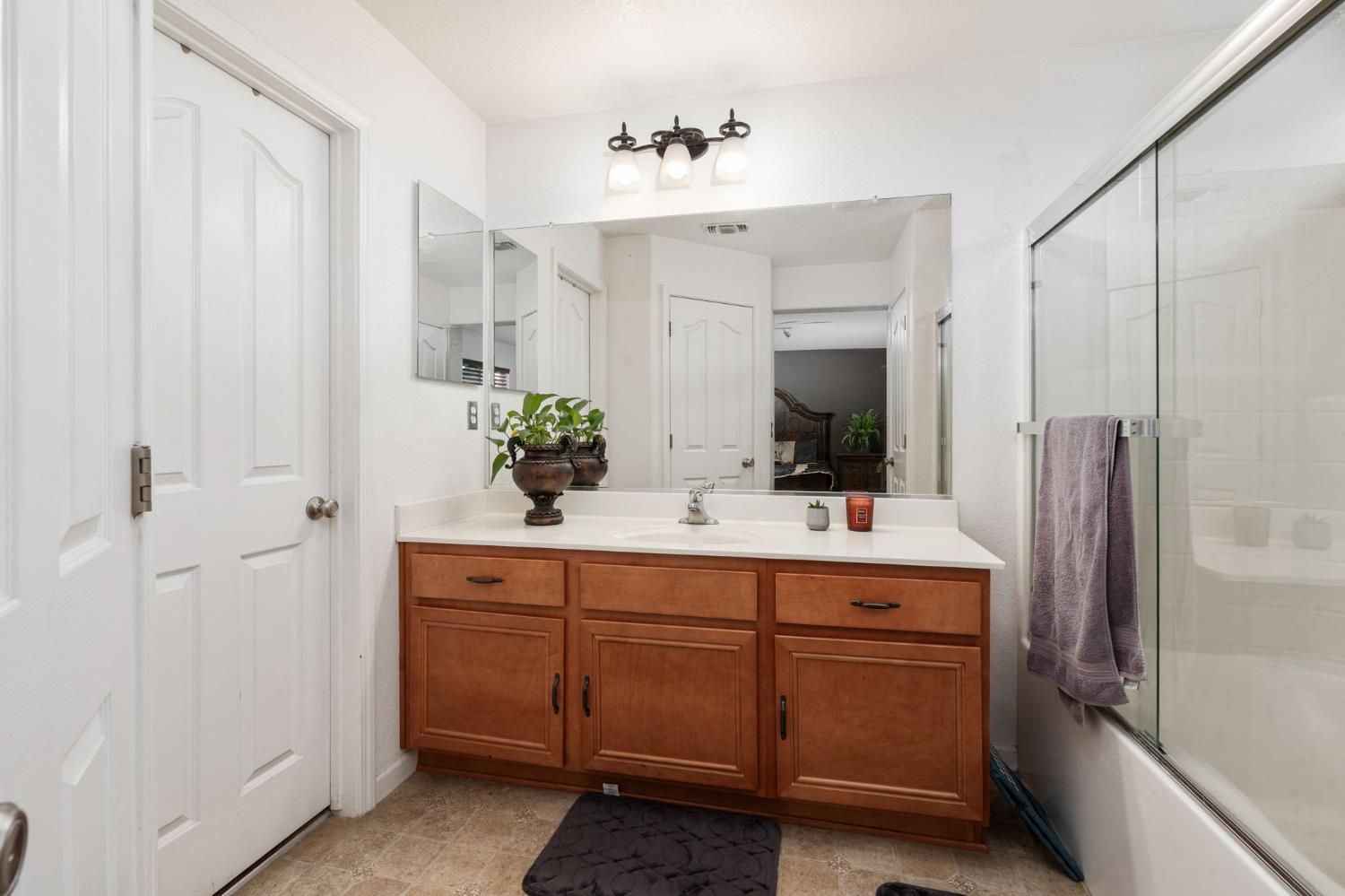 5219 E Garrett Ave, Fresno, CA 93725