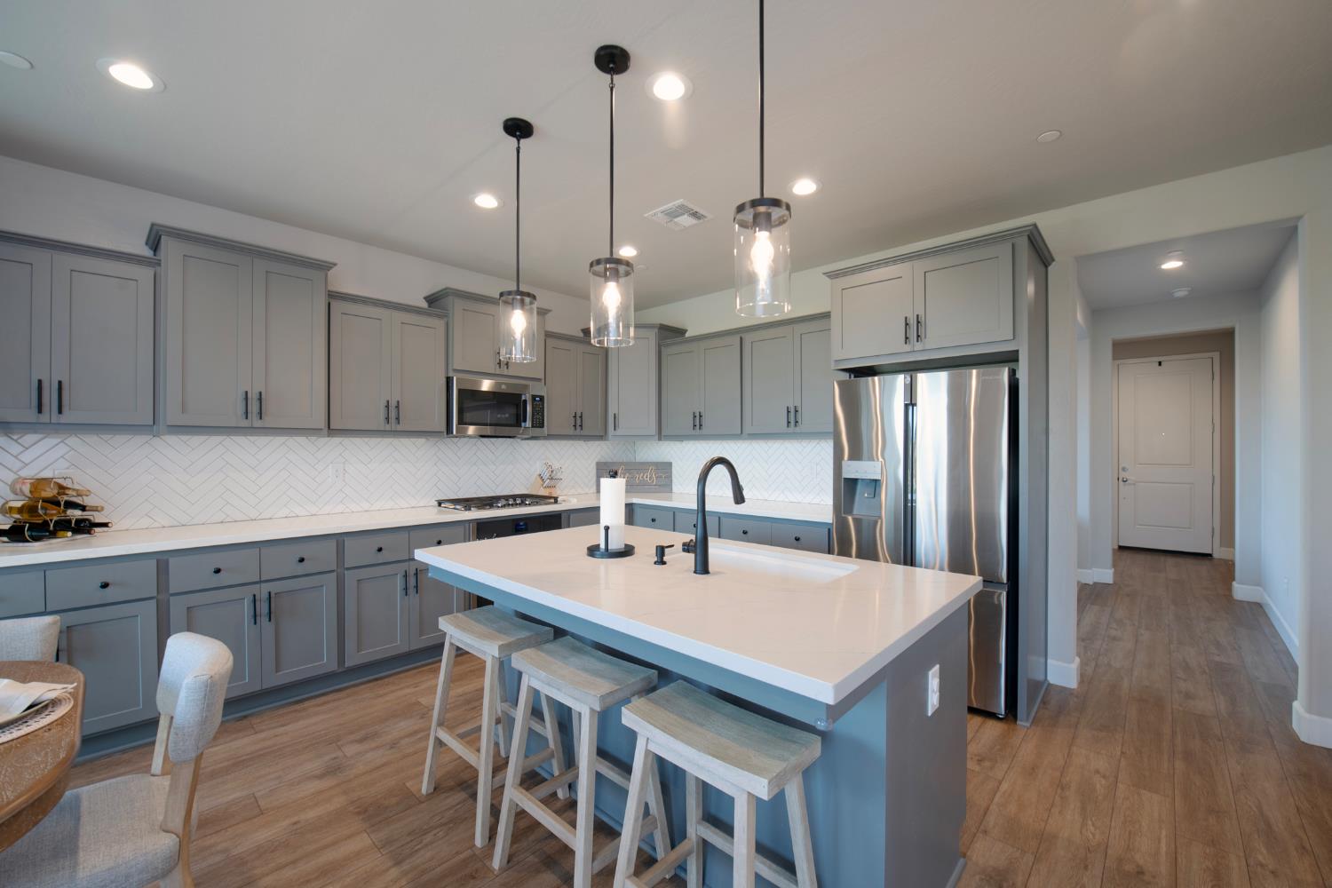 998 Ponderosa Way W, Madera, CA 93636