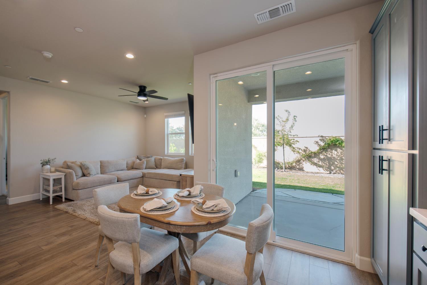 998 Ponderosa Way W, Madera, CA 93636