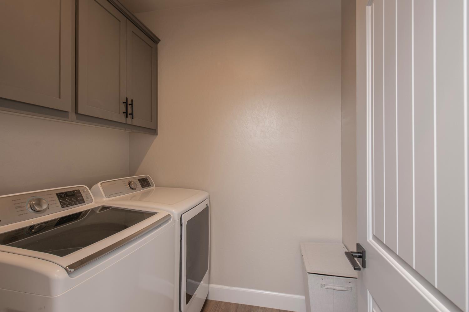 998 Ponderosa Way W, Madera, CA 93636