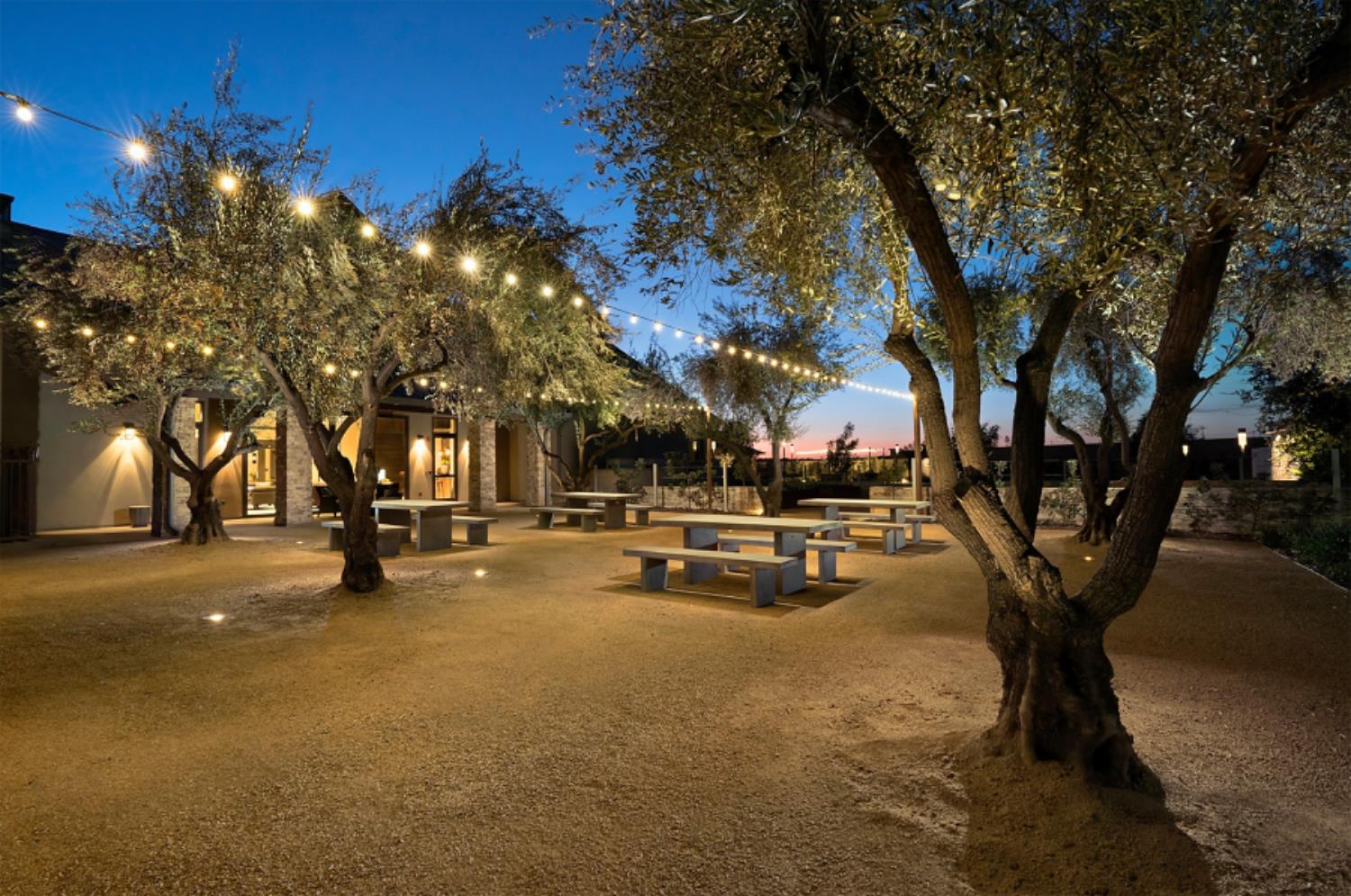 998 Ponderosa Way W, Madera, CA 93636