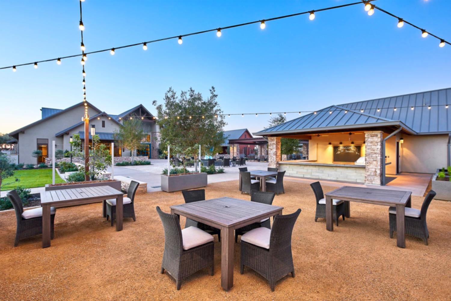 998 Ponderosa Way W, Madera, CA 93636