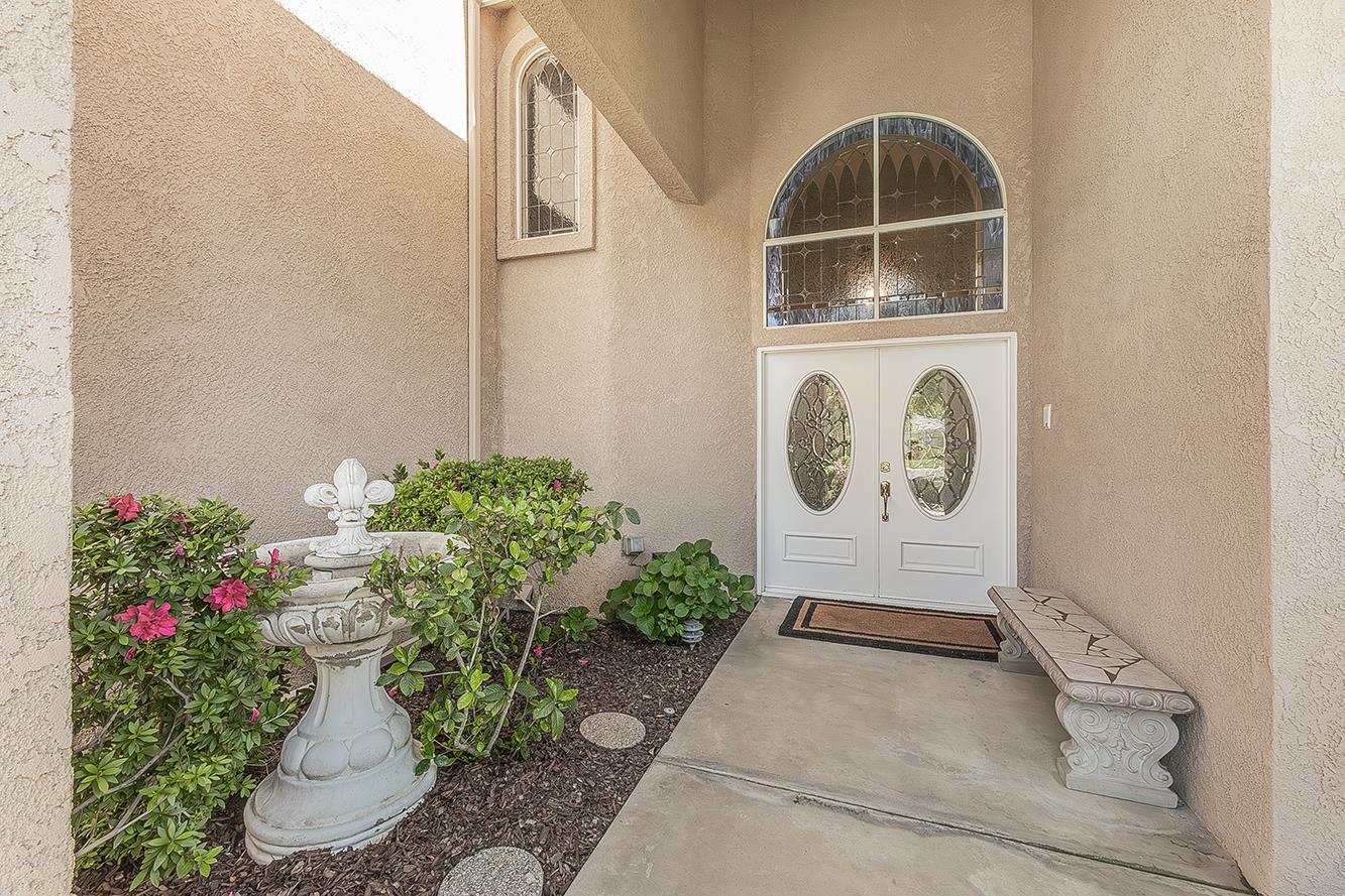 8466 N Dearing Ave, Fresno, CA 93720