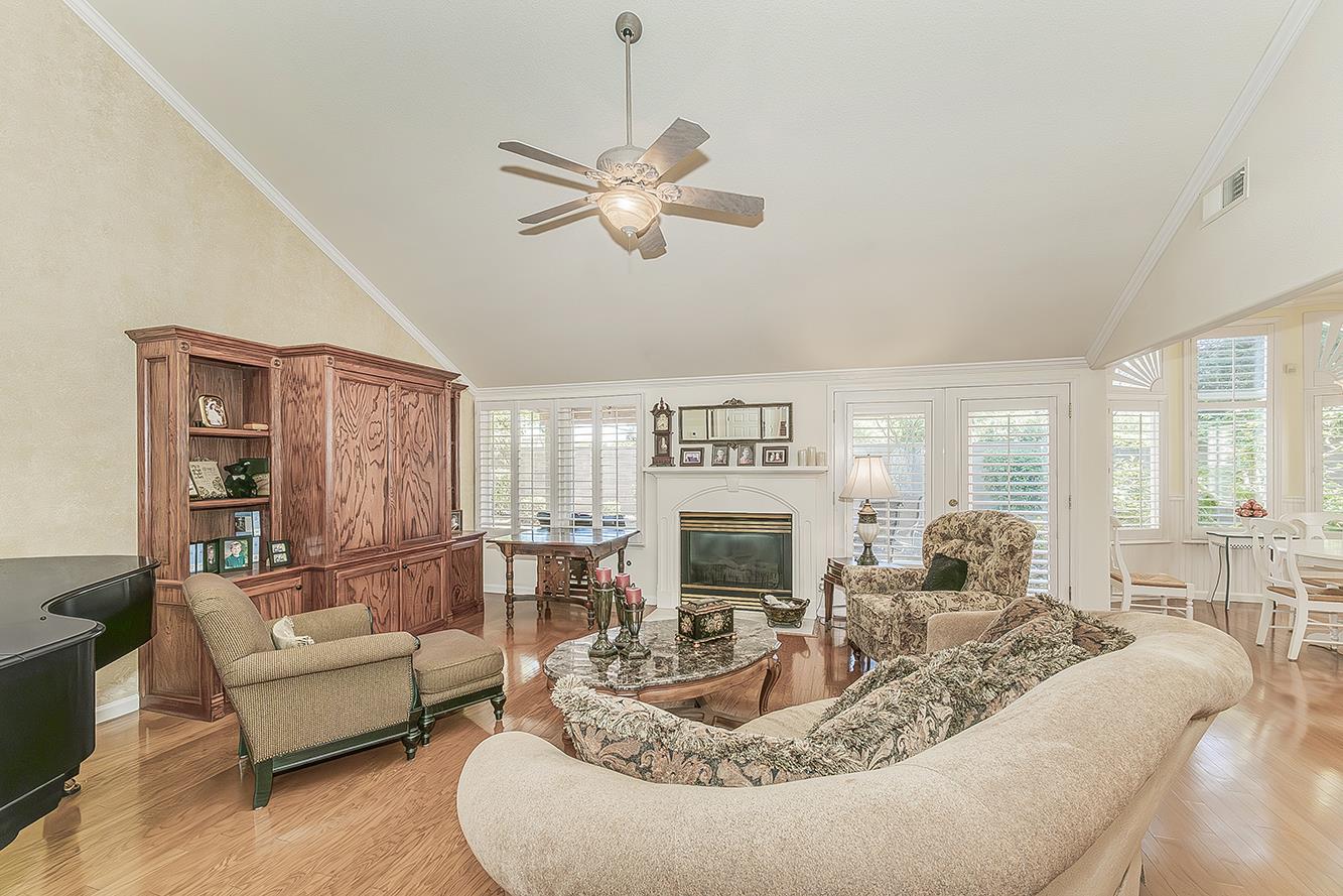 8466 N Dearing Ave, Fresno, CA 93720