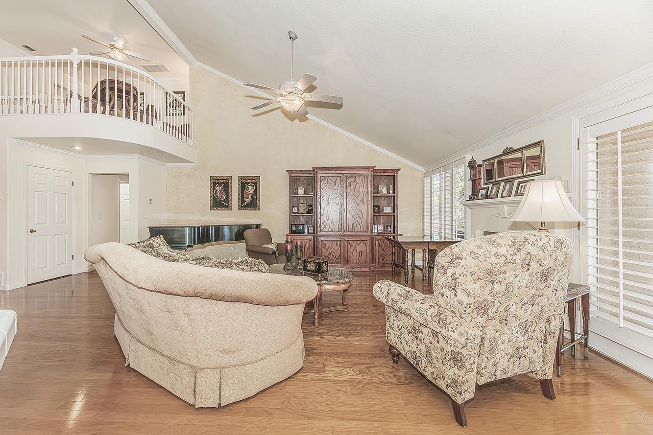 8466 N Dearing Ave, Fresno, CA 93720