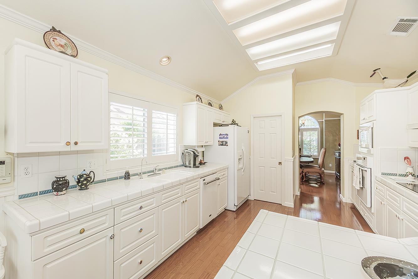 8466 N Dearing Ave, Fresno, CA 93720