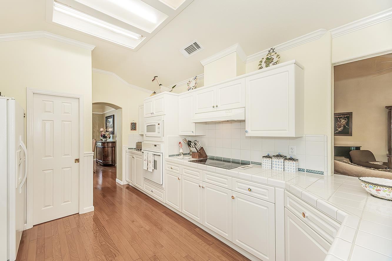 8466 N Dearing Ave, Fresno, CA 93720