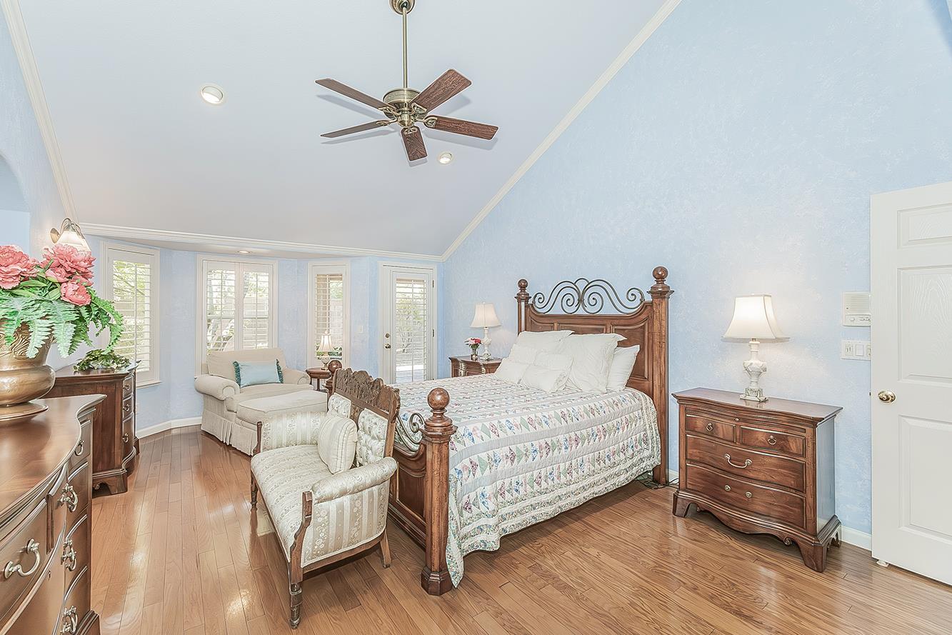 8466 N Dearing Ave, Fresno, CA 93720