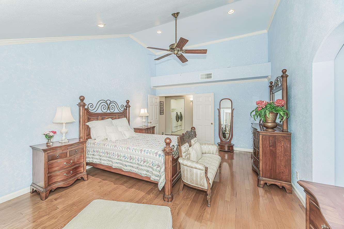 8466 N Dearing Ave, Fresno, CA 93720