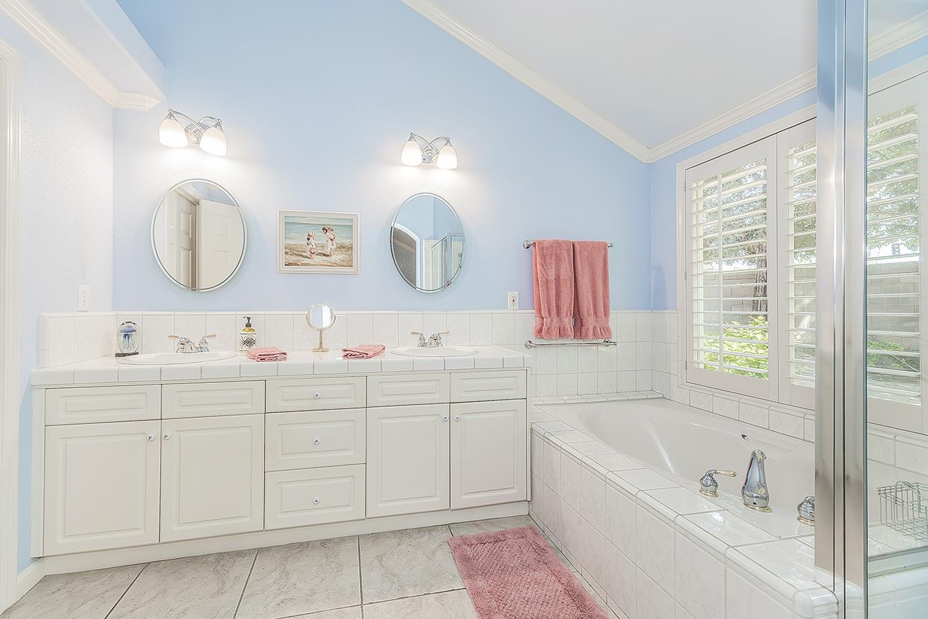 8466 N Dearing Ave, Fresno, CA 93720