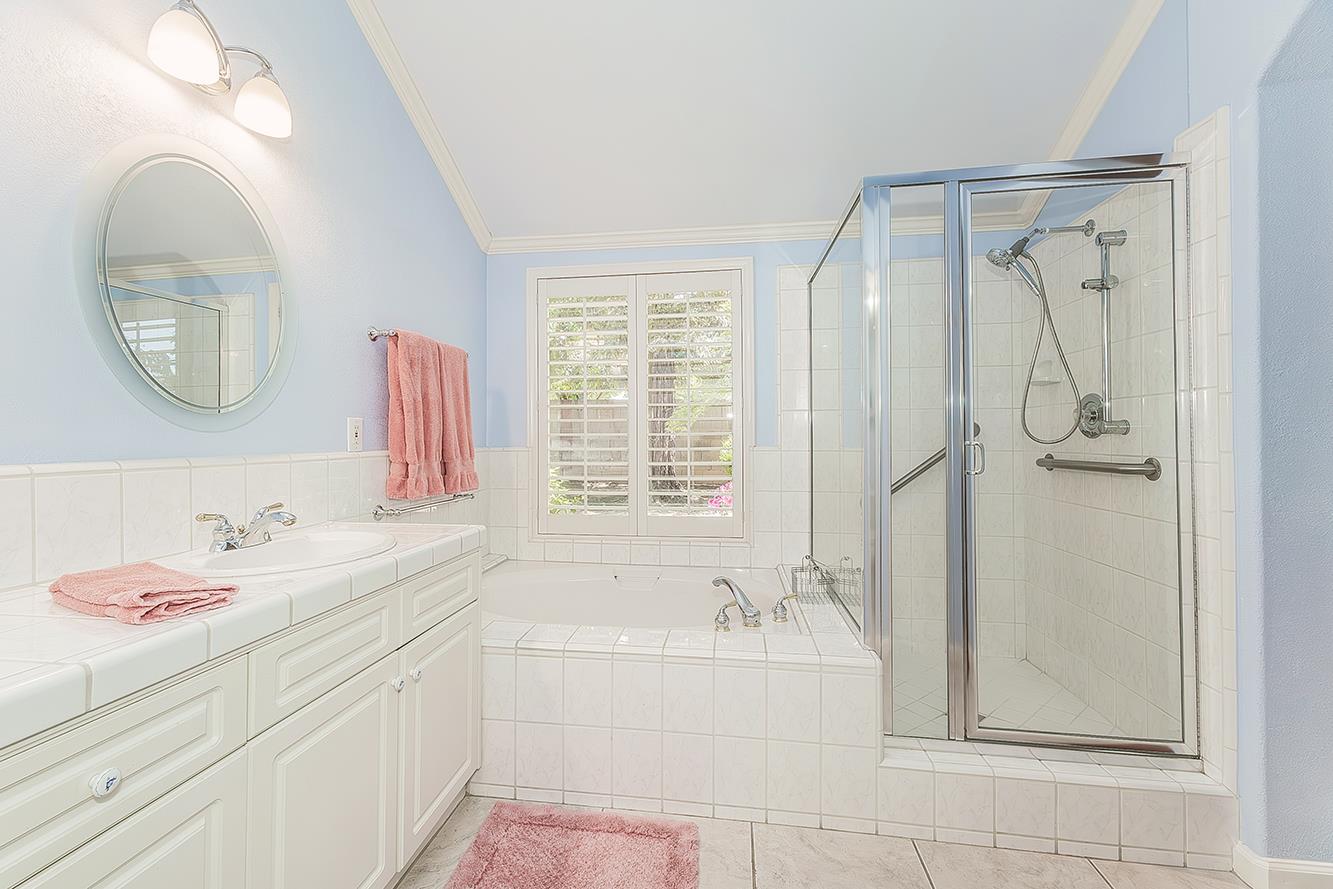 8466 N Dearing Ave, Fresno, CA 93720