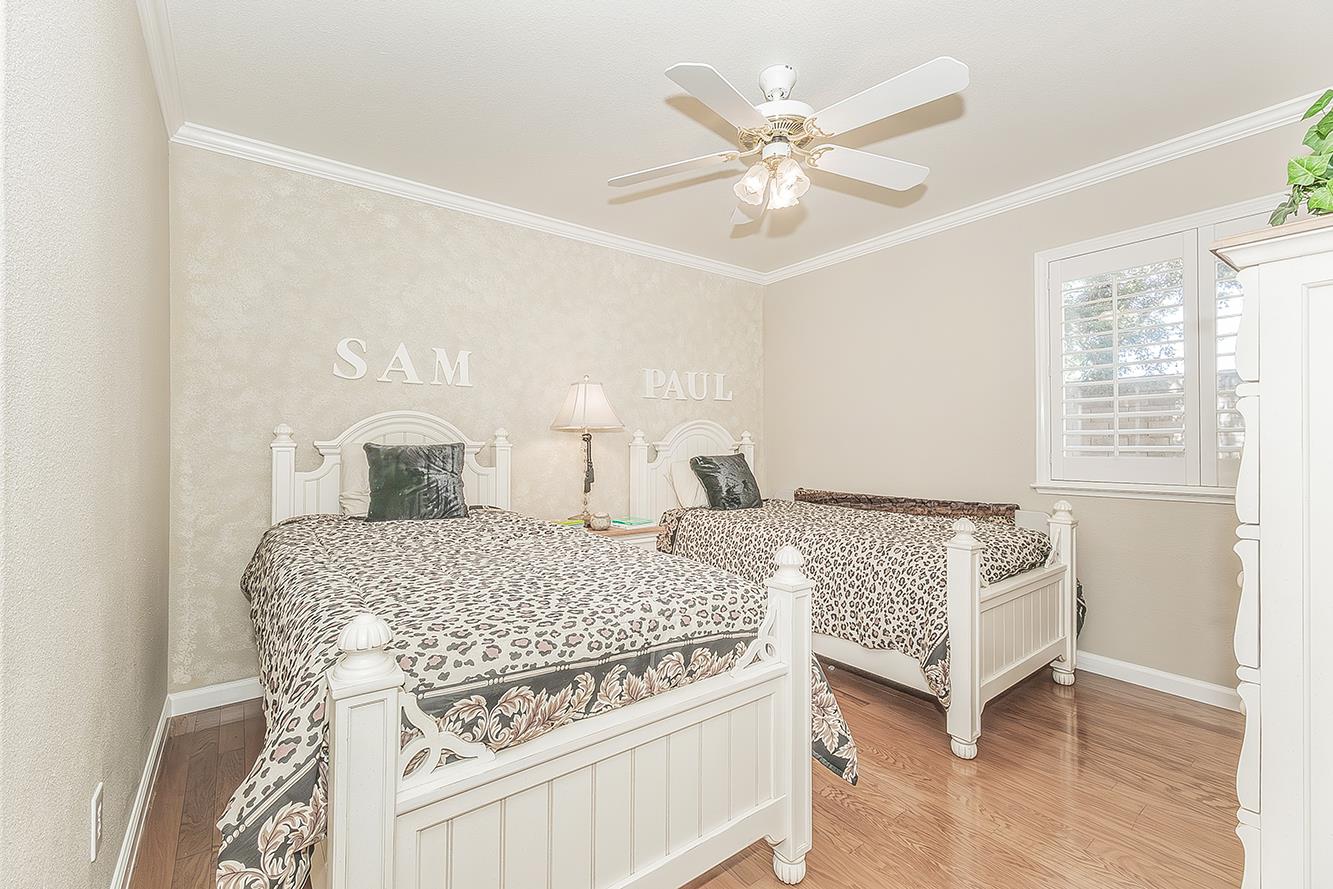 8466 N Dearing Ave, Fresno, CA 93720