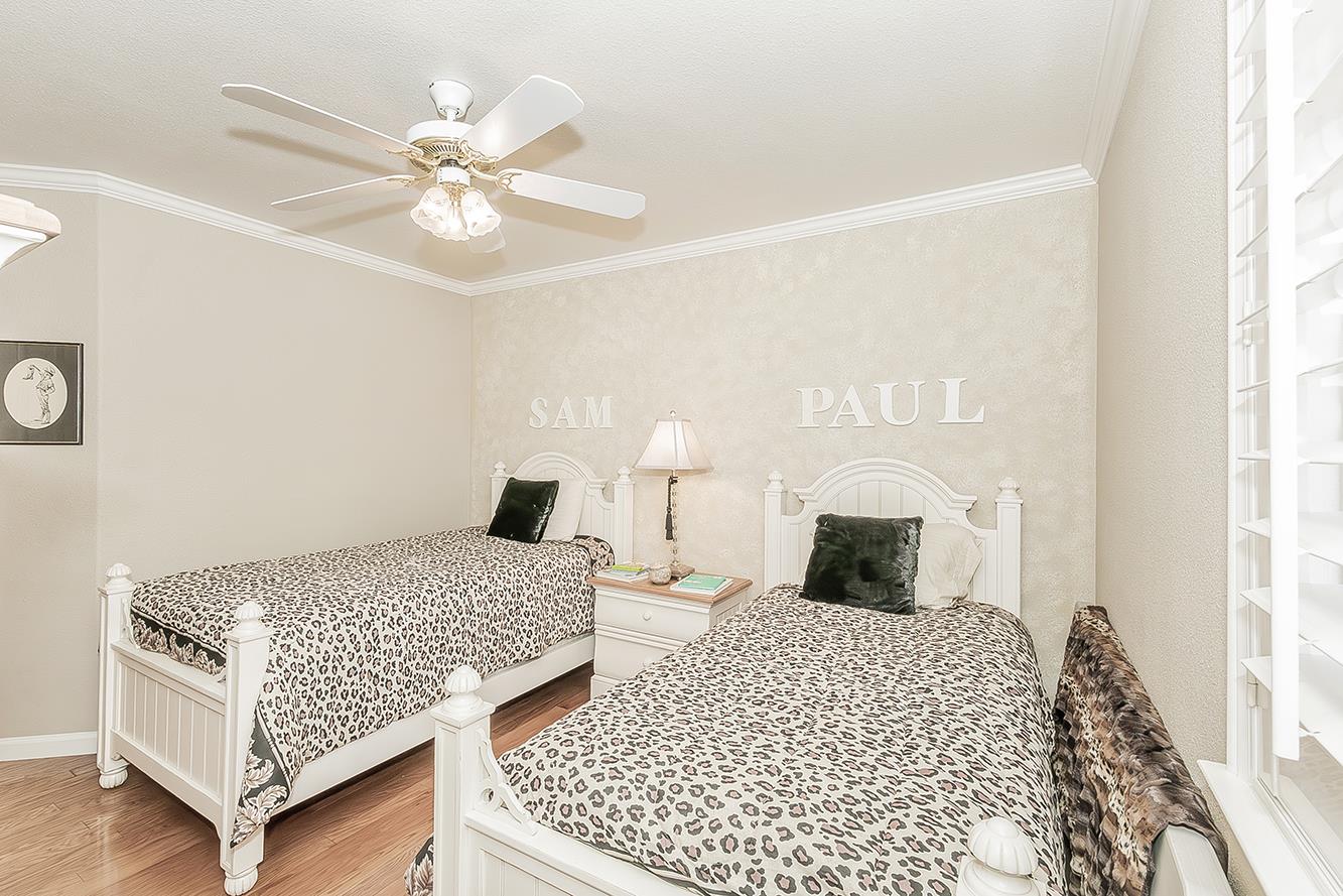 8466 N Dearing Ave, Fresno, CA 93720