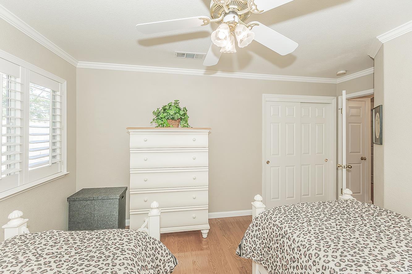 8466 N Dearing Ave, Fresno, CA 93720