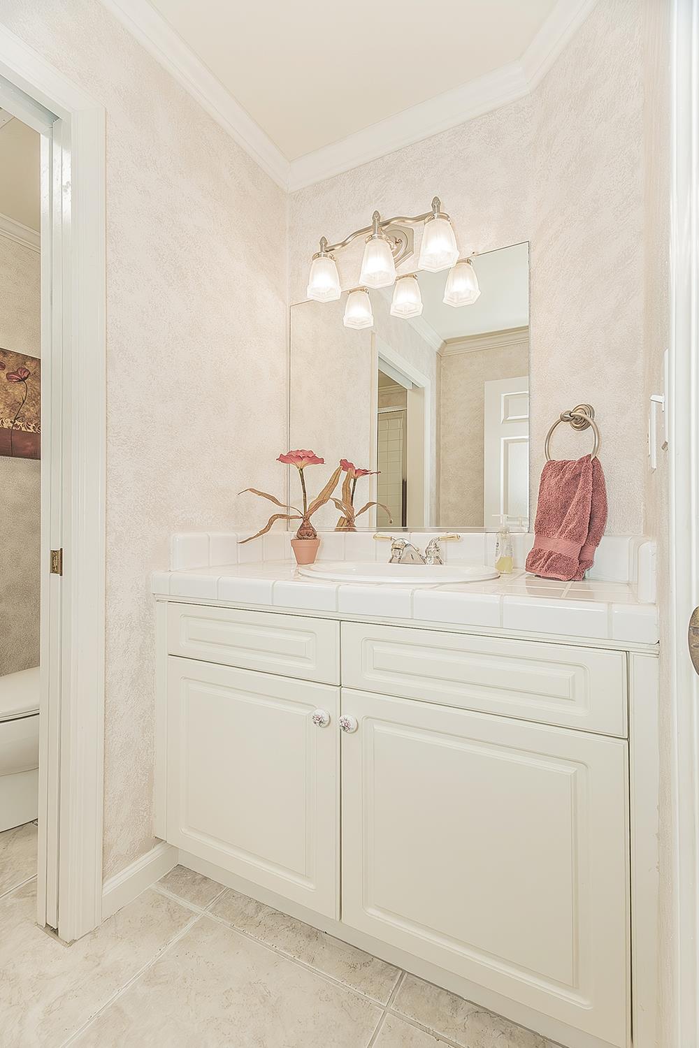 8466 N Dearing Ave, Fresno, CA 93720