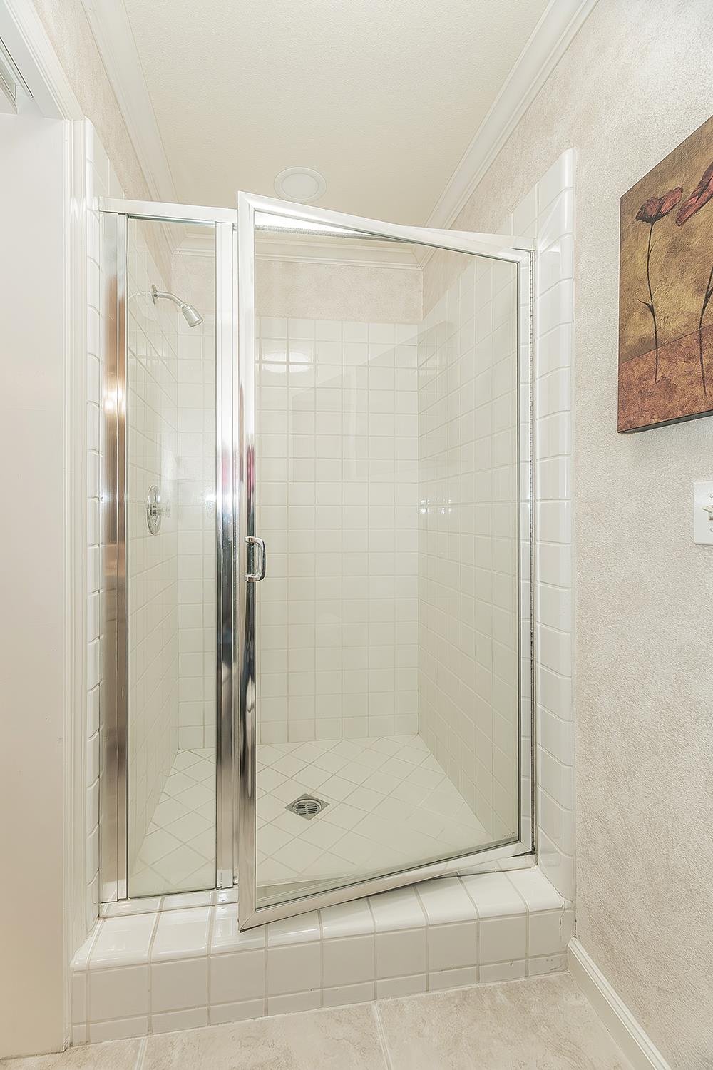 8466 N Dearing Ave, Fresno, CA 93720