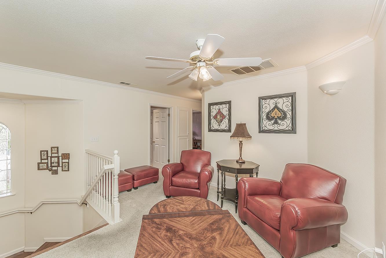 8466 N Dearing Ave, Fresno, CA 93720