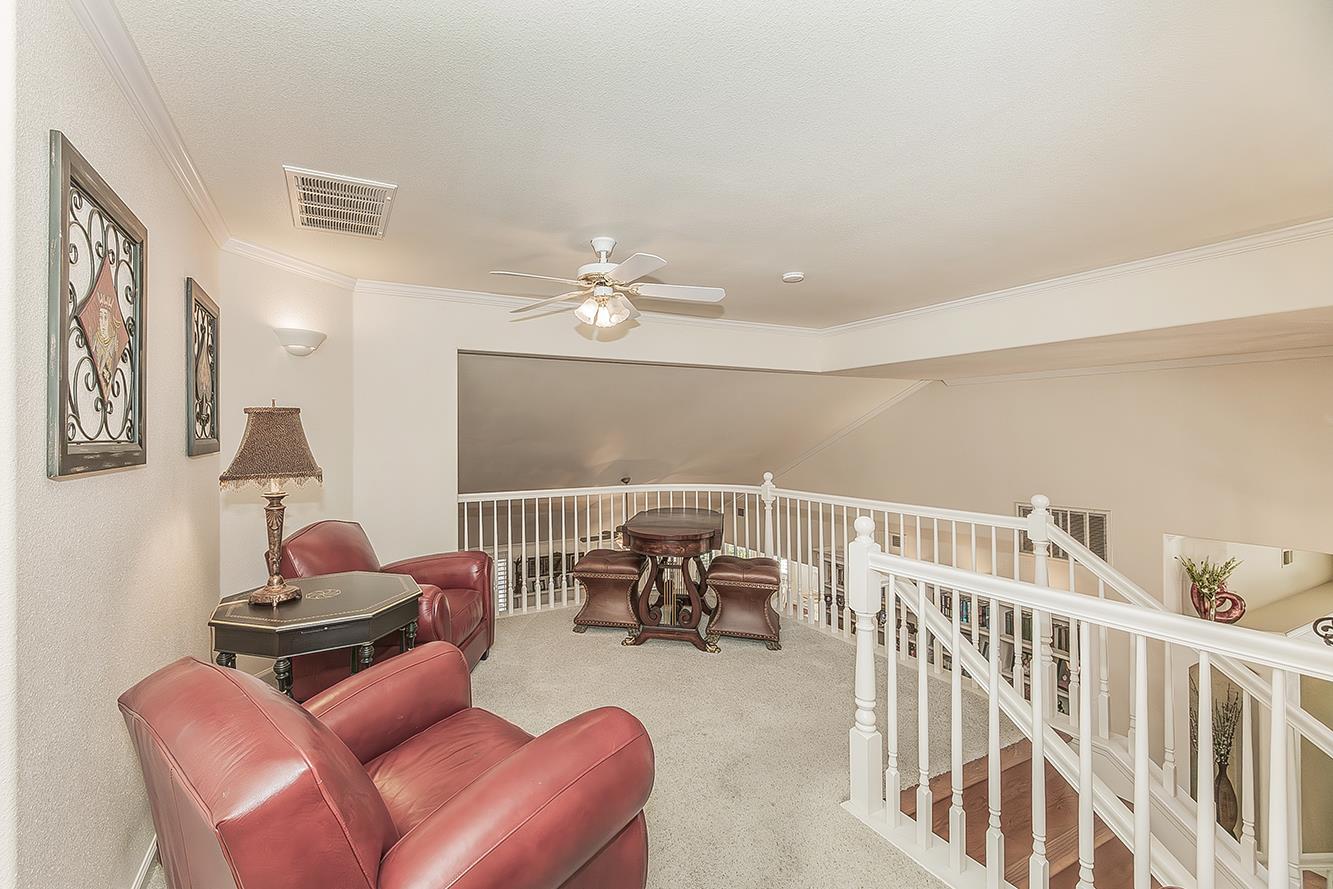 8466 N Dearing Ave, Fresno, CA 93720