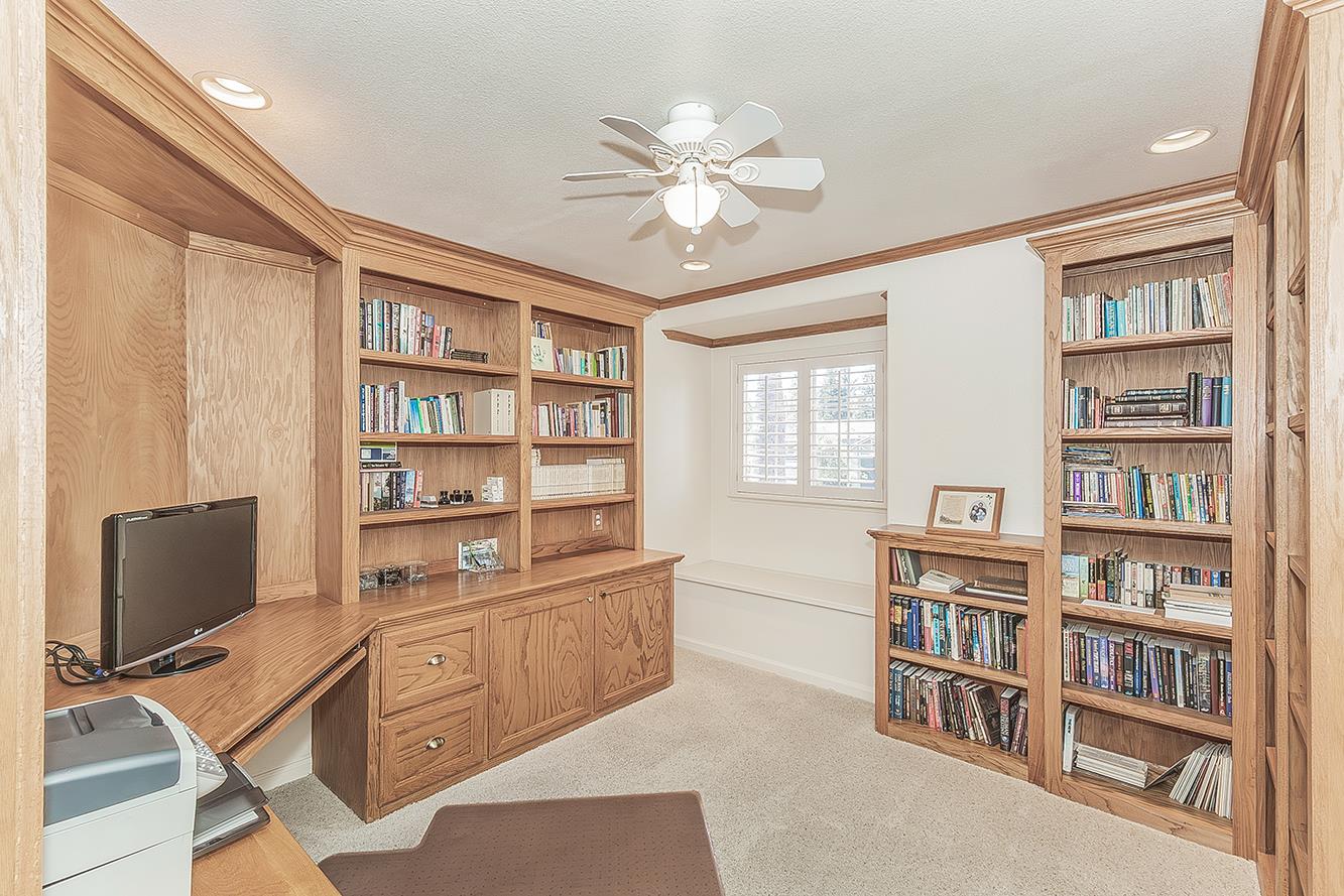 8466 N Dearing Ave, Fresno, CA 93720