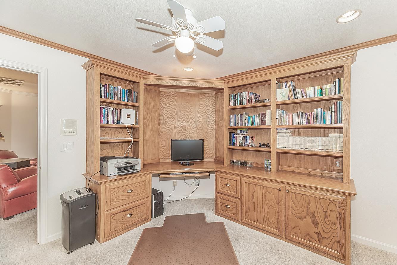 8466 N Dearing Ave, Fresno, CA 93720