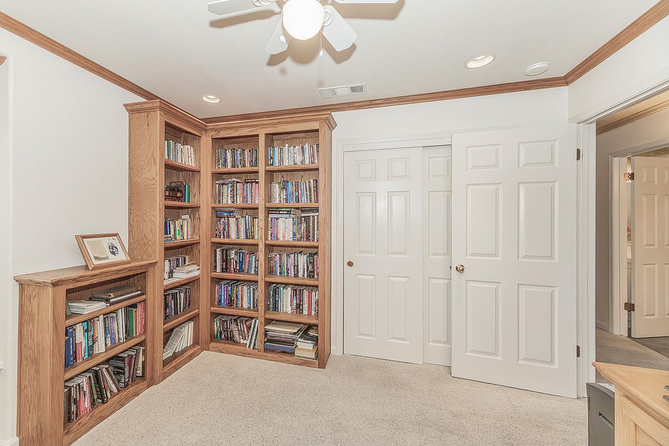 8466 N Dearing Ave, Fresno, CA 93720