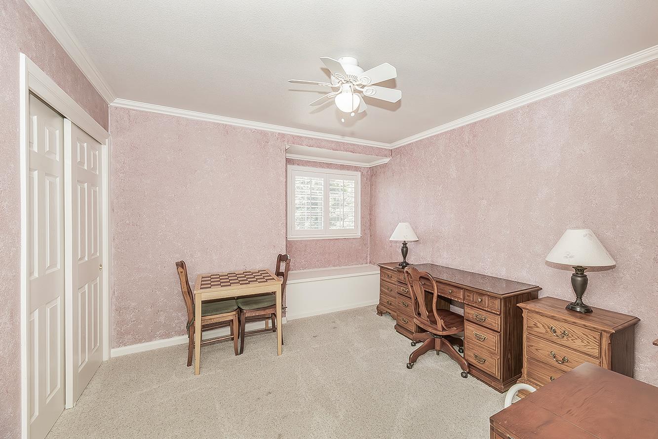 8466 N Dearing Ave, Fresno, CA 93720