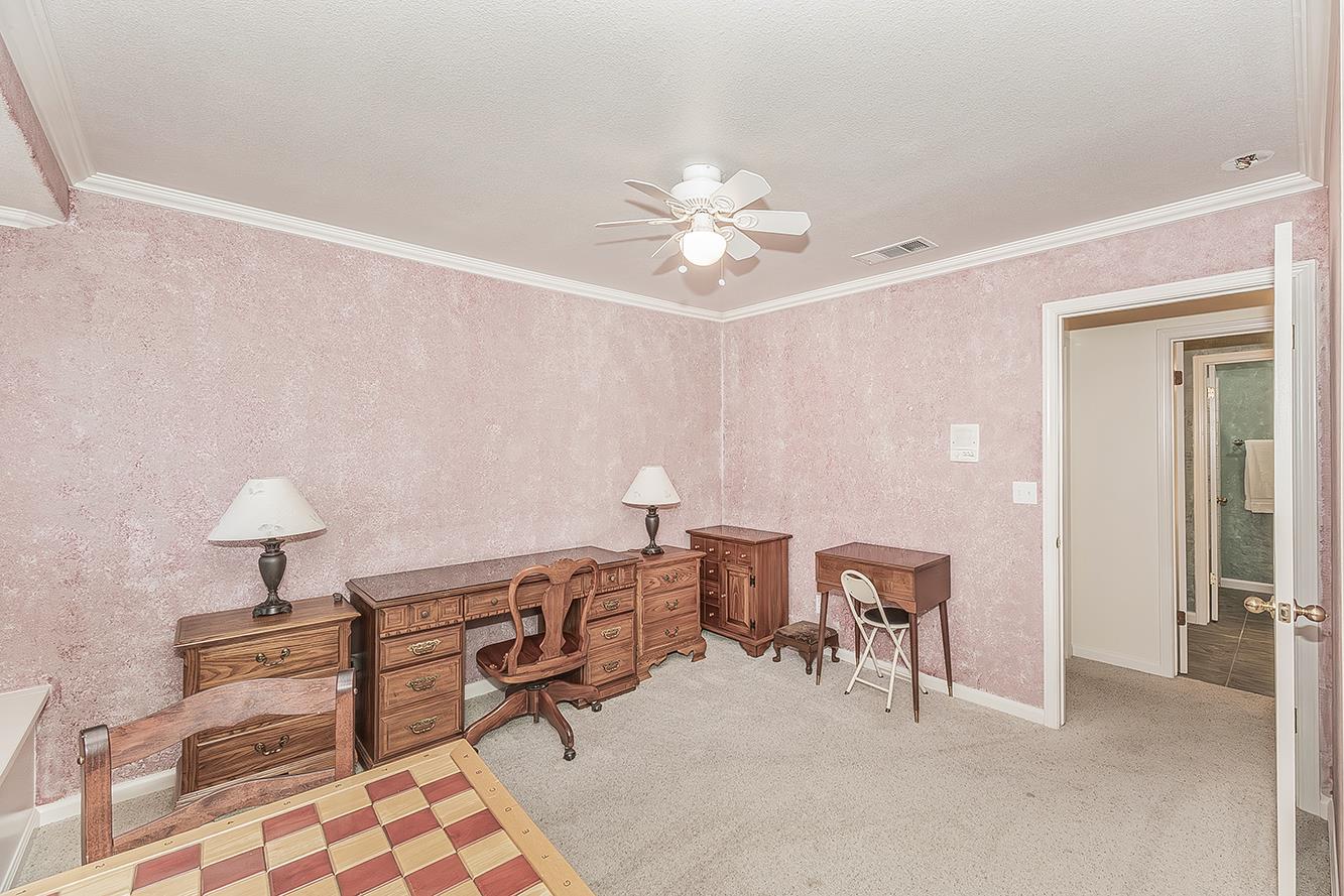 8466 N Dearing Ave, Fresno, CA 93720