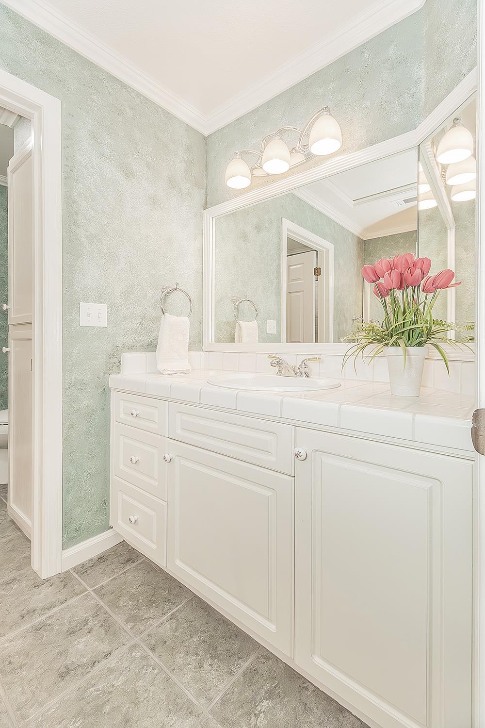 8466 N Dearing Ave, Fresno, CA 93720