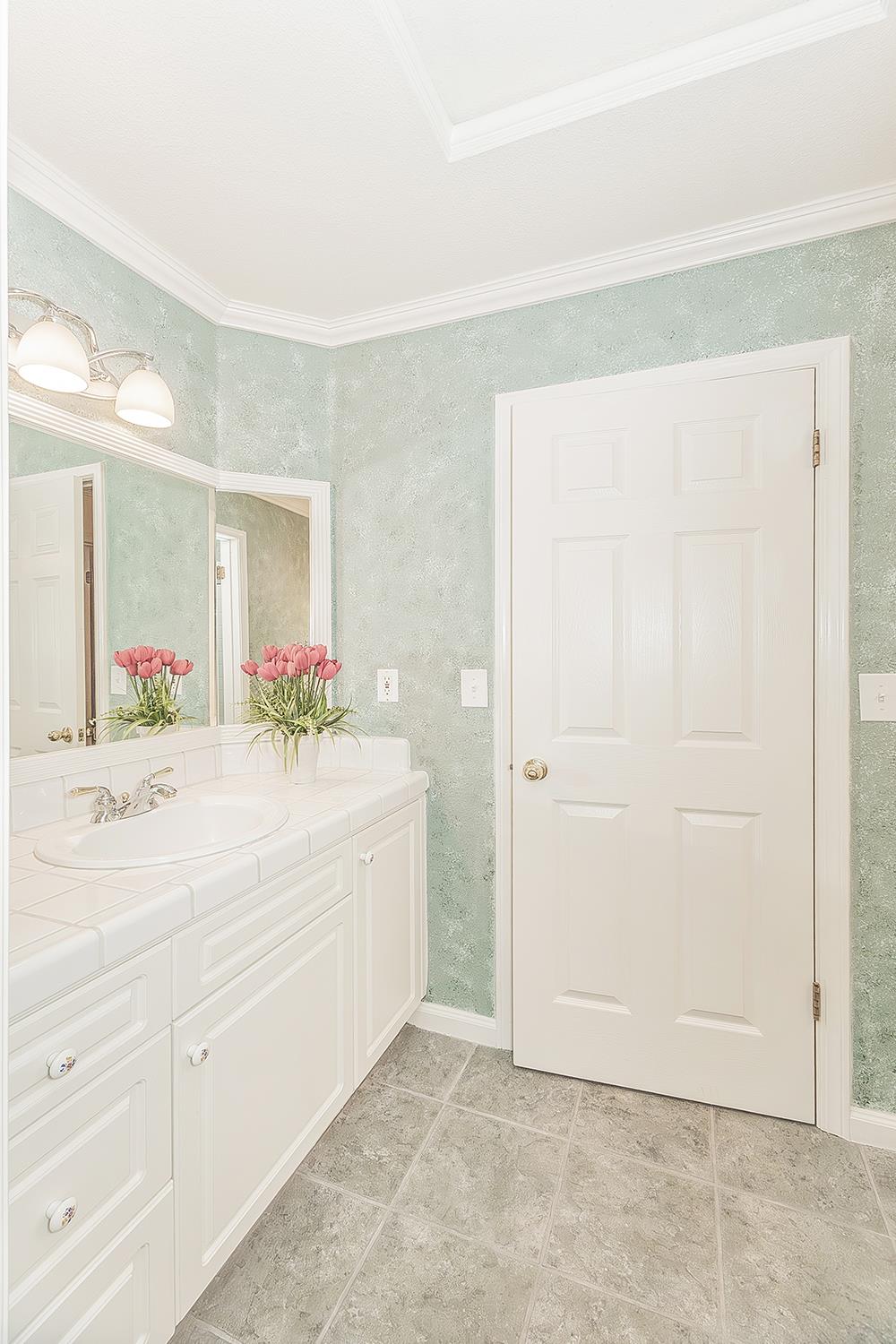 8466 N Dearing Ave, Fresno, CA 93720