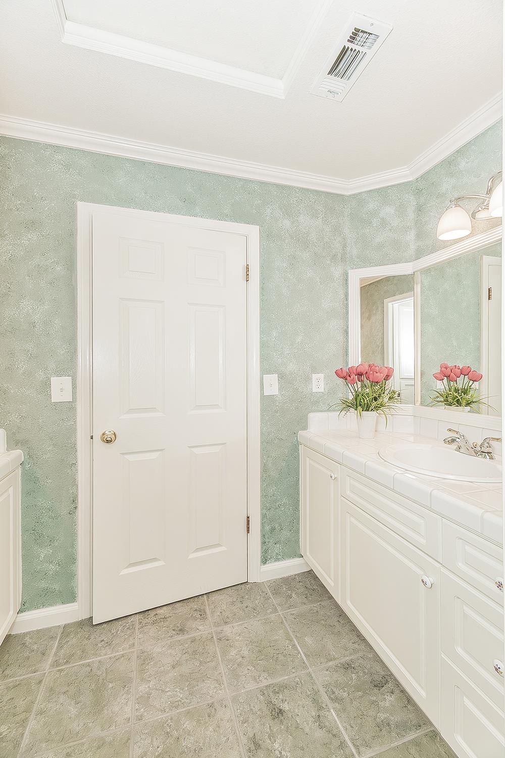 8466 N Dearing Ave, Fresno, CA 93720