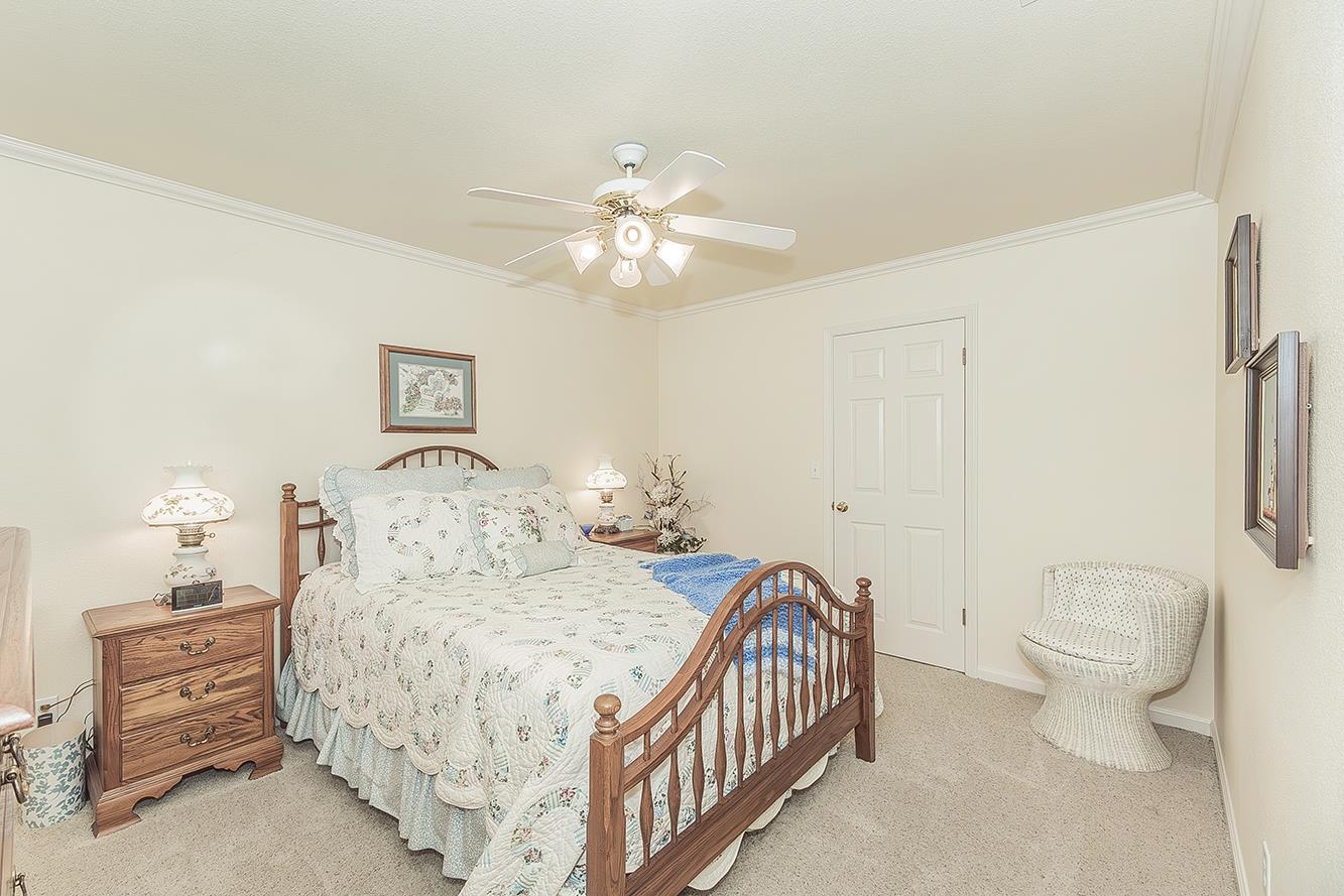 8466 N Dearing Ave, Fresno, CA 93720