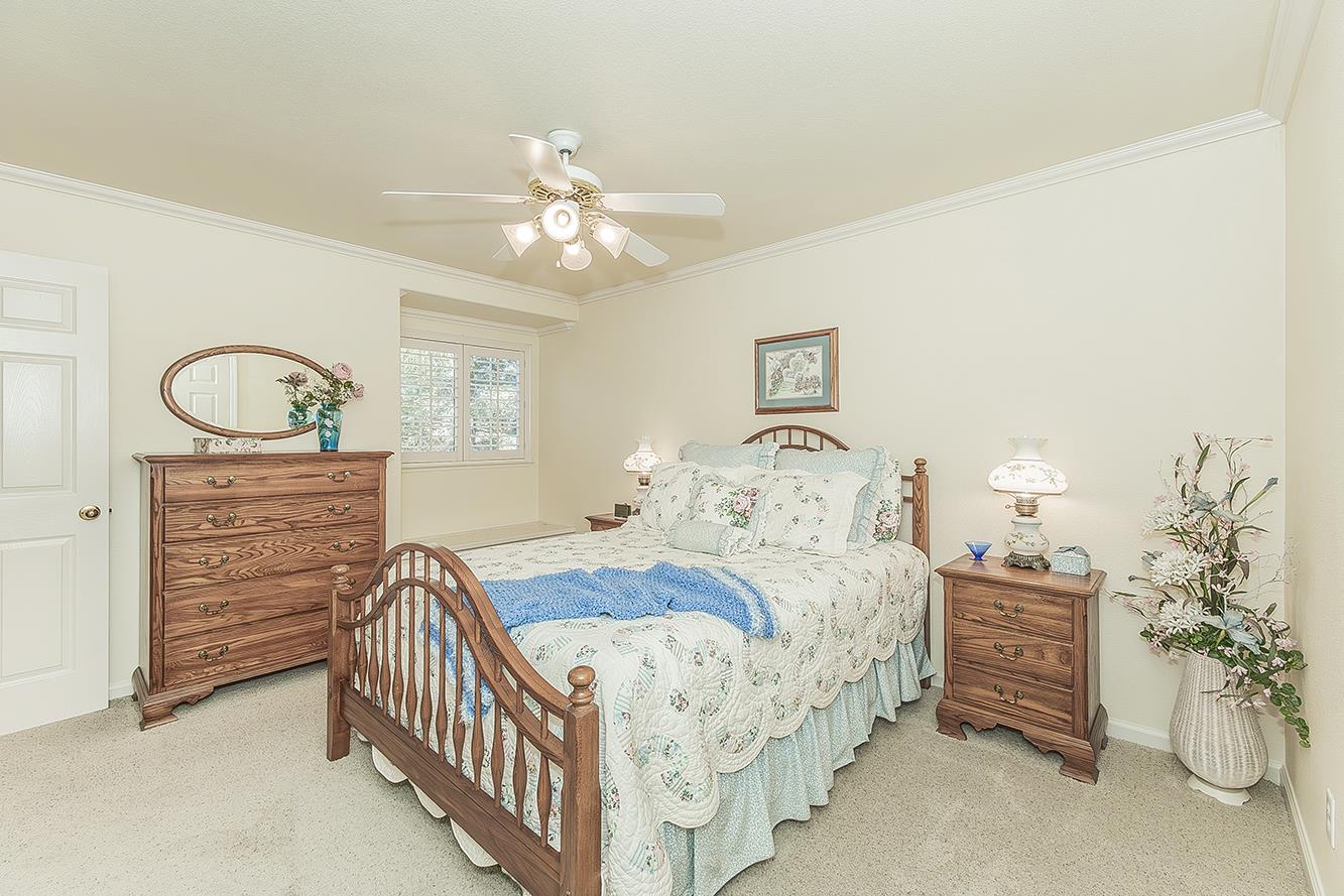 8466 N Dearing Ave, Fresno, CA 93720