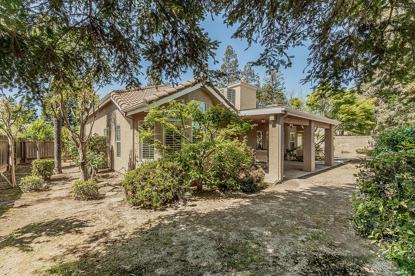 8466 N Dearing Ave, Fresno, CA 93720