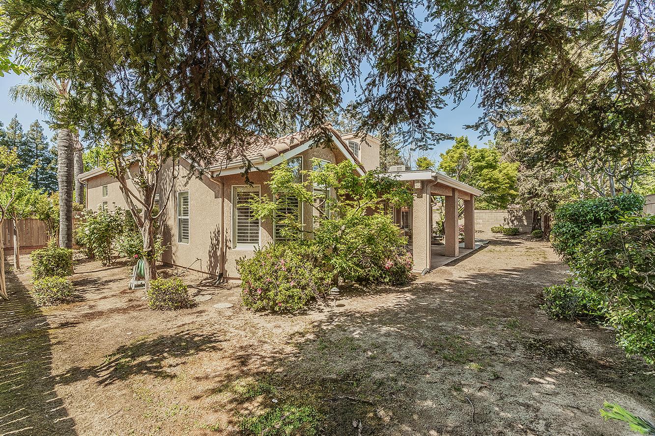 8466 N Dearing Ave, Fresno, CA 93720